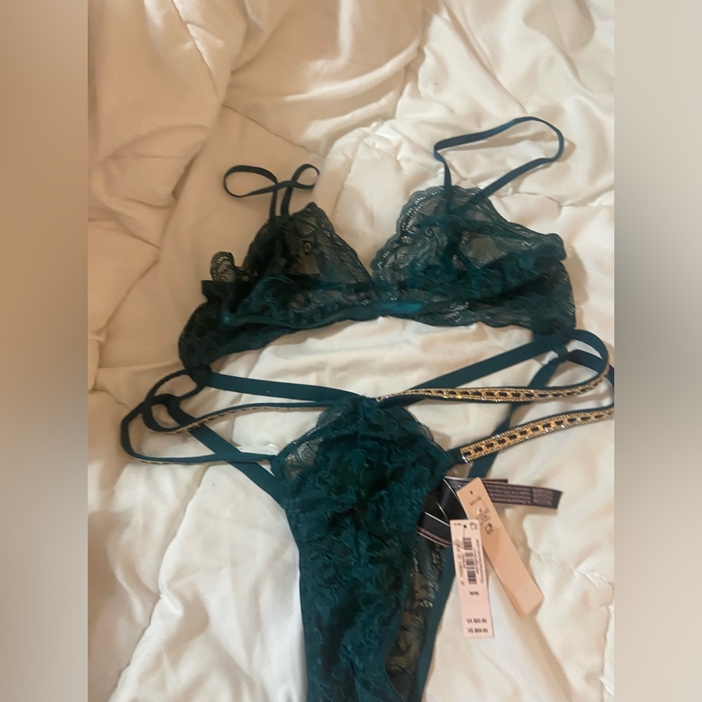 Victoria’s Secret - Picture 2 of 7